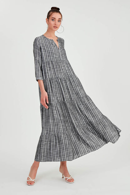 LONG DRESS WITH LAYERED LINES