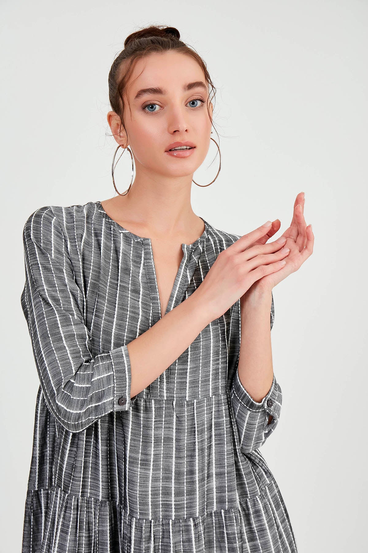 LONG DRESS WITH LAYERED LINES