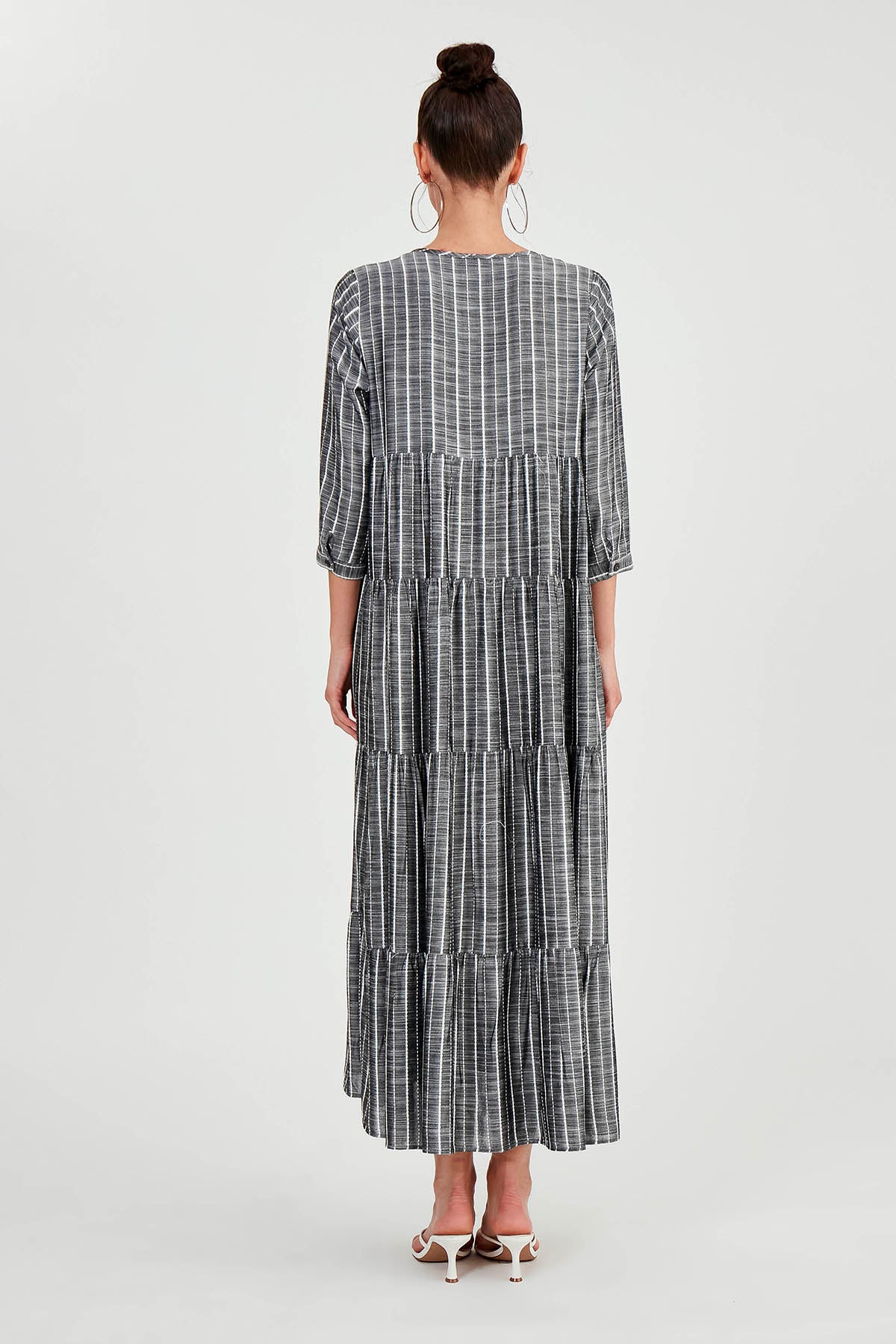 LONG DRESS WITH LAYERED LINES