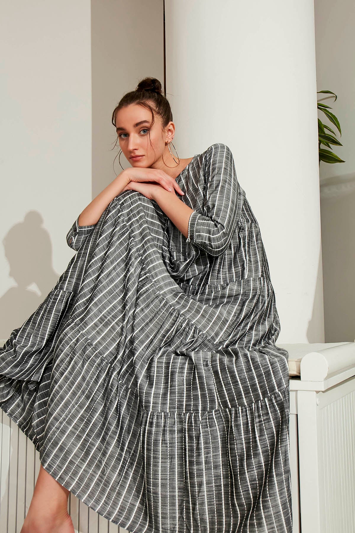 LONG DRESS WITH LAYERED LINES