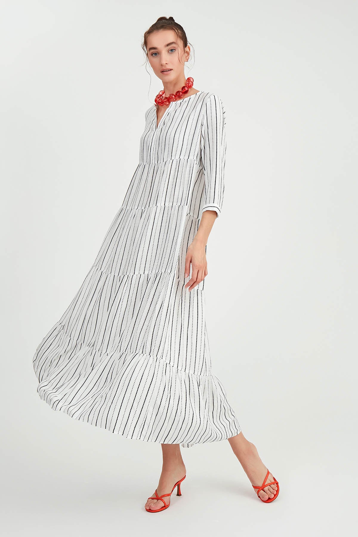 LONG DRESS WITH LAYERED LINES
