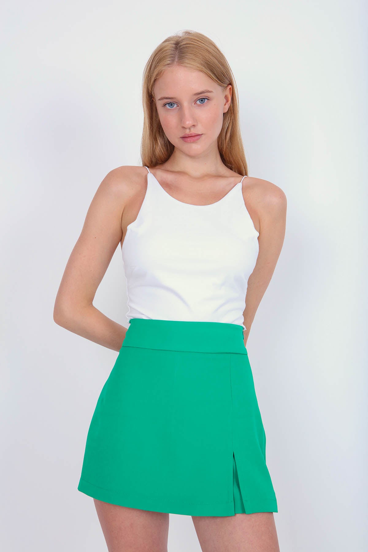 SPLIT UP SHORTS SKIRT