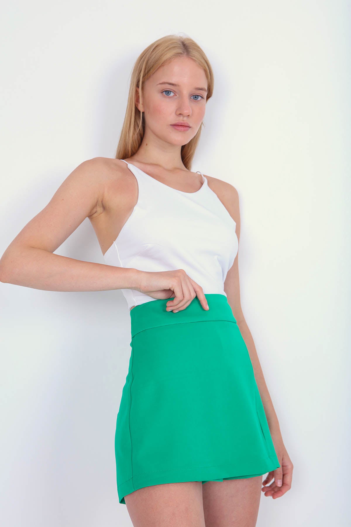 SPLIT UP SHORTS SKIRT