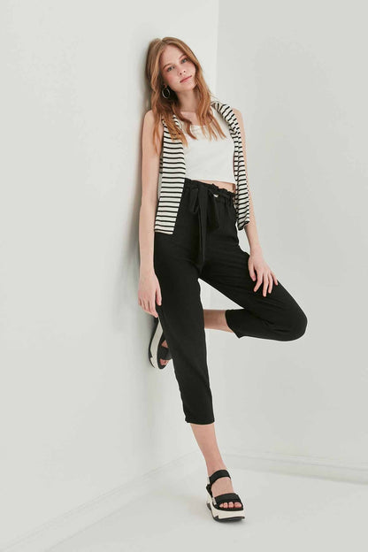CROP TROUSERS WITH HIGH WAIST BELT ARCHES