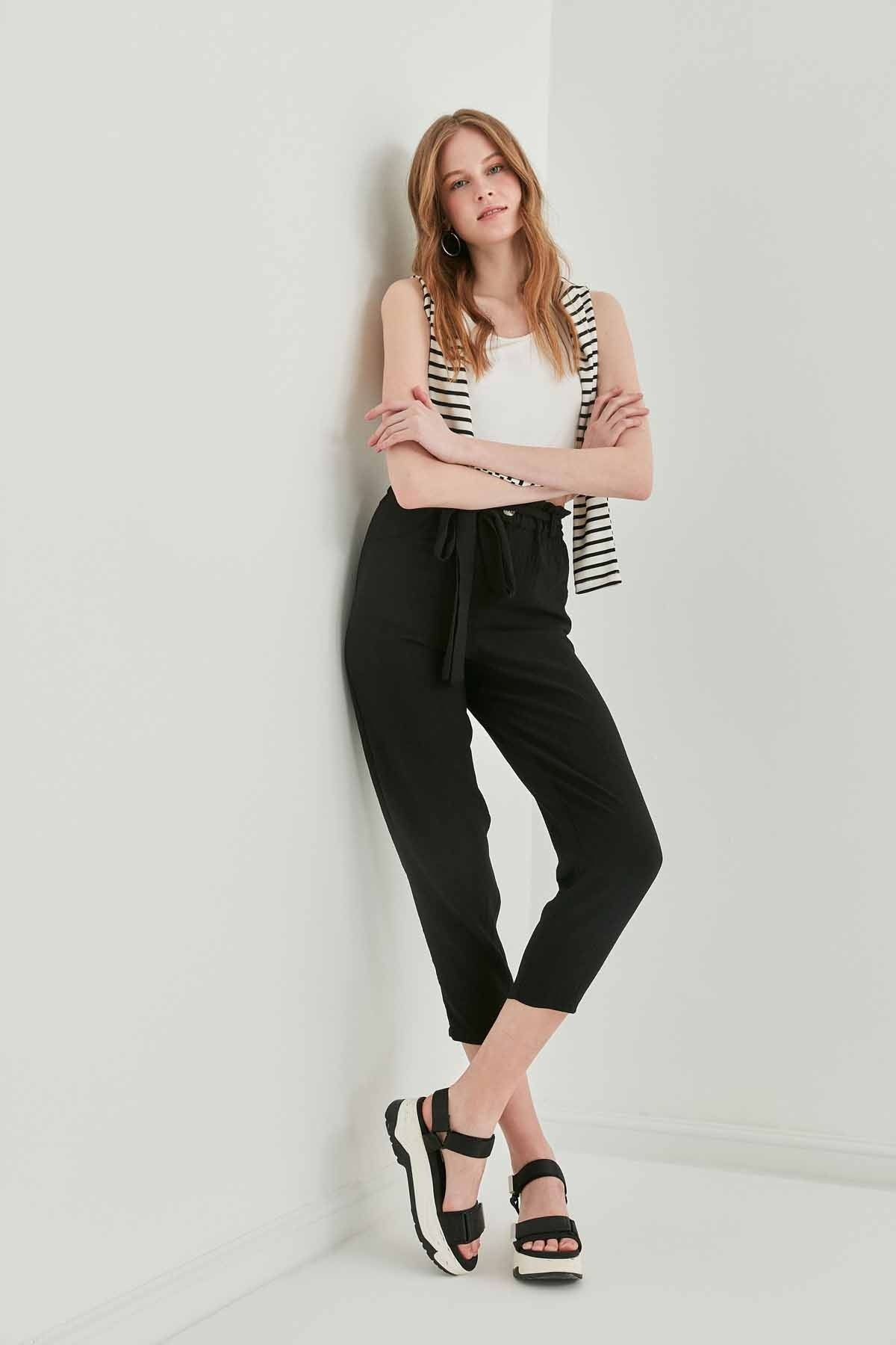 CROP TROUSERS WITH HIGH WAIST BELT ARCHES
