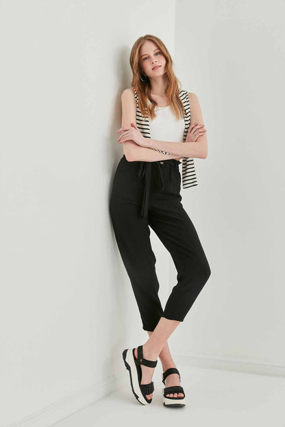 CROP TROUSERS WITH HIGH WAIST BELT ARCHES