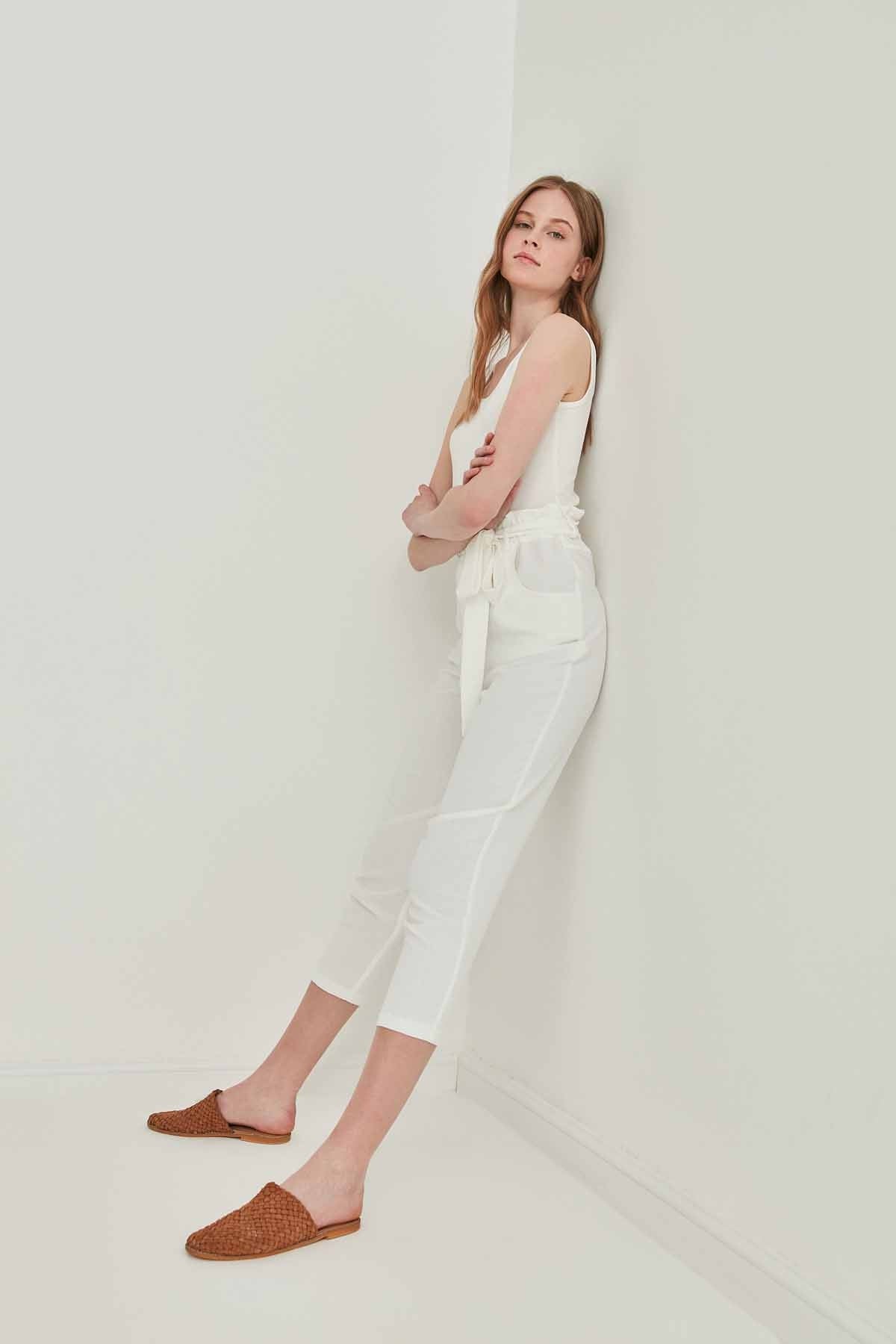 CROP TROUSERS WITH HIGH WAIST BELT ARCHES