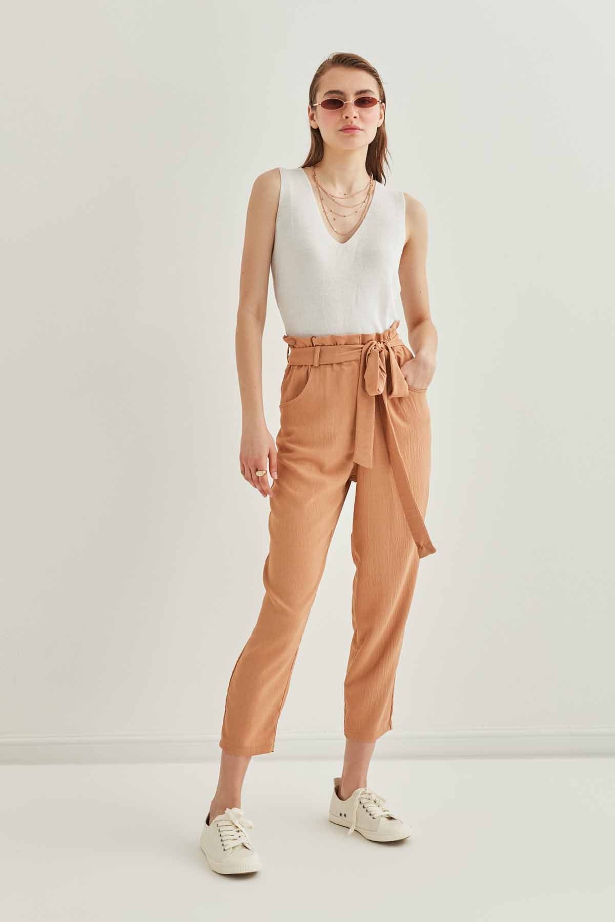 CROP TROUSERS WITH HIGH WAIST BELT ARCHES