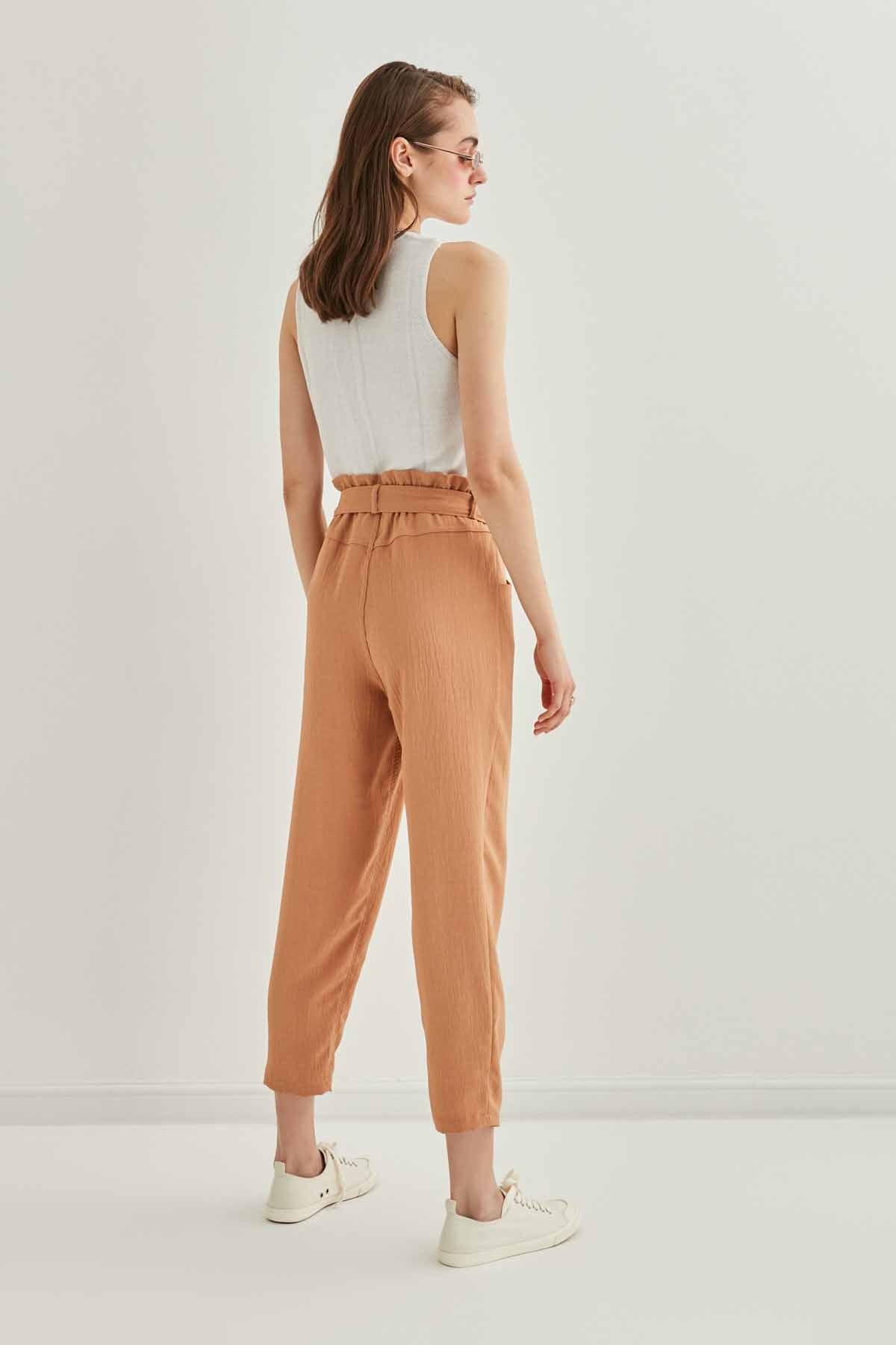 CROP TROUSERS WITH HIGH WAIST BELT ARCHES