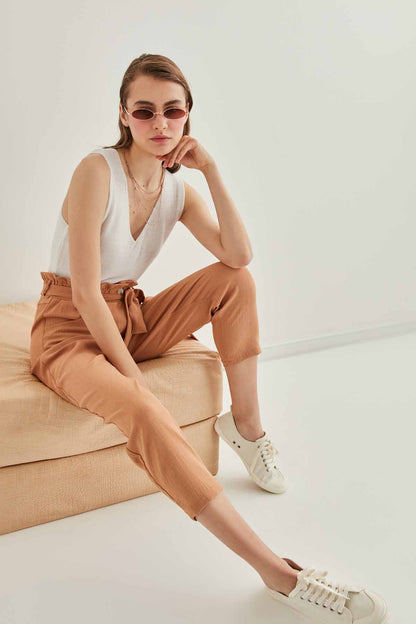 CROP TROUSERS WITH HIGH WAIST BELT ARCHES