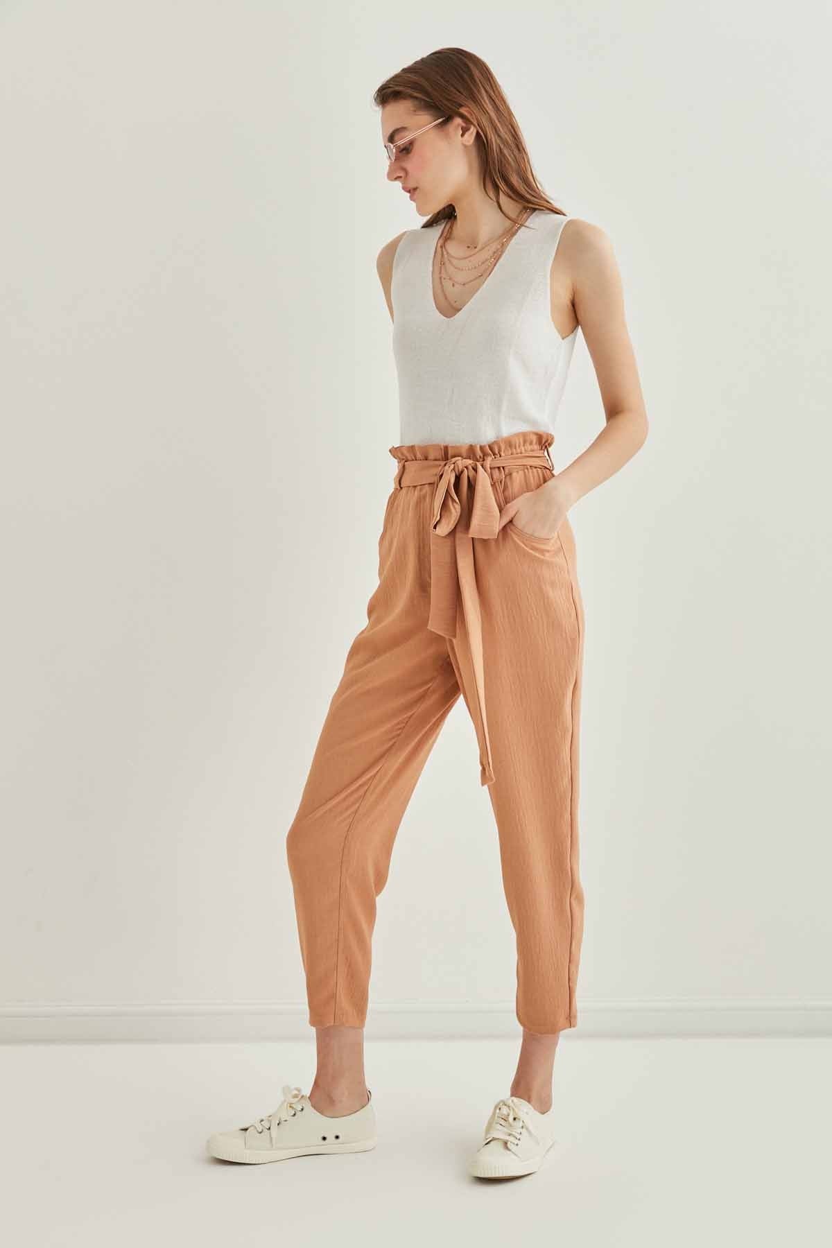 CROP TROUSERS WITH HIGH WAIST BELT ARCHES