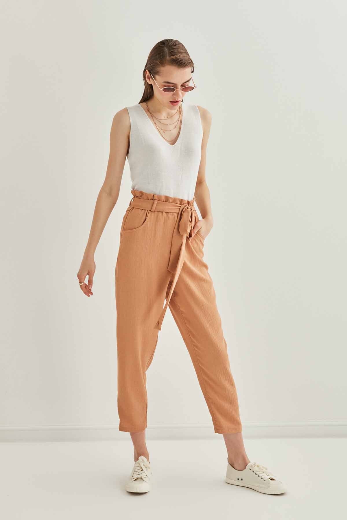 CROP TROUSERS WITH HIGH WAIST BELT ARCHES
