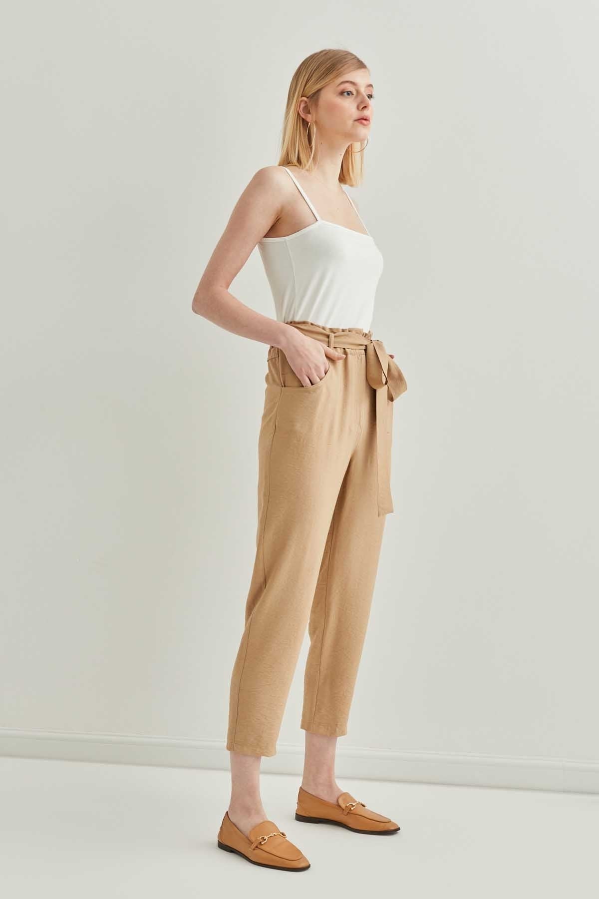 CROP TROUSERS WITH HIGH WAIST BELT ARCHES
