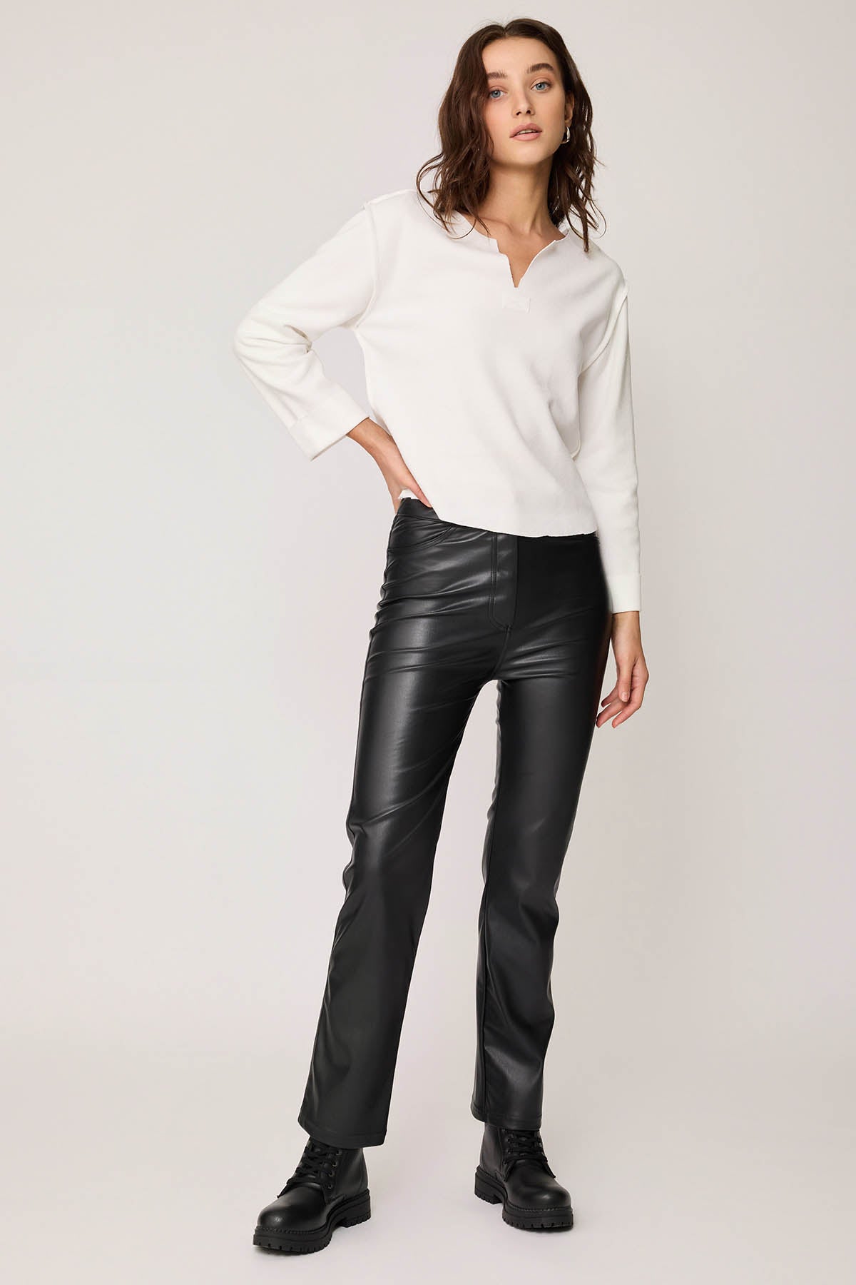 HIGH WAIST FAUX LEATHER TROUSERS