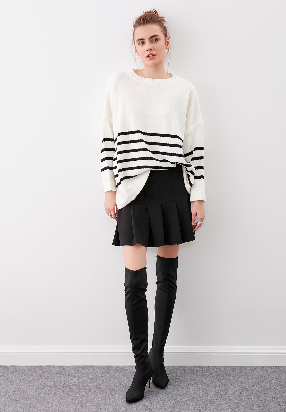 COMFY SWEATER WITH ROUND COLLAR LINES