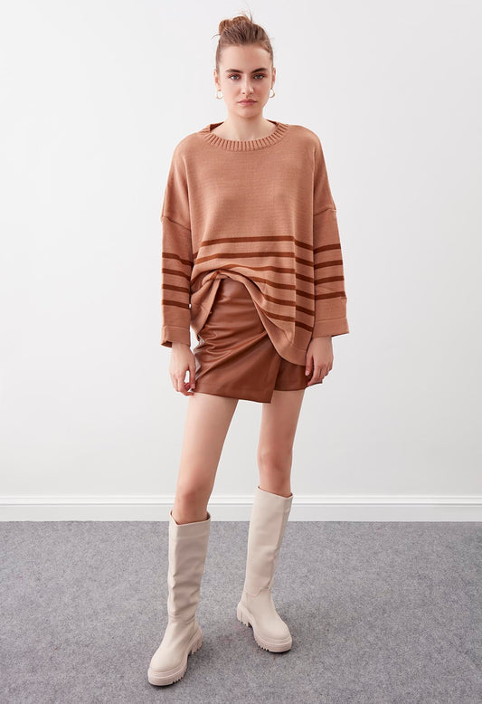 COMFY SWEATER WITH ROUND COLLAR LINES