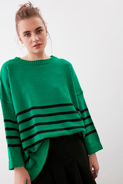 COMFY SWEATER WITH ROUND COLLAR LINES