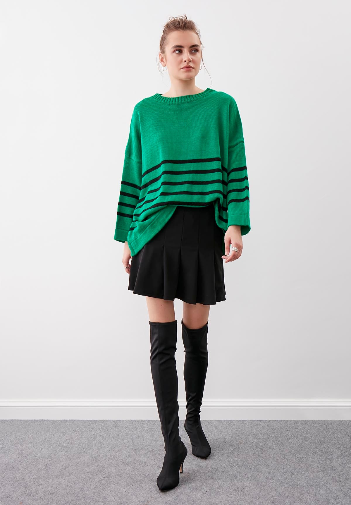 COMFY SWEATER WITH ROUND COLLAR LINES