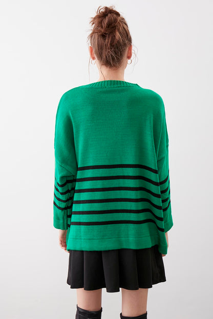 COMFY SWEATER WITH ROUND COLLAR LINES