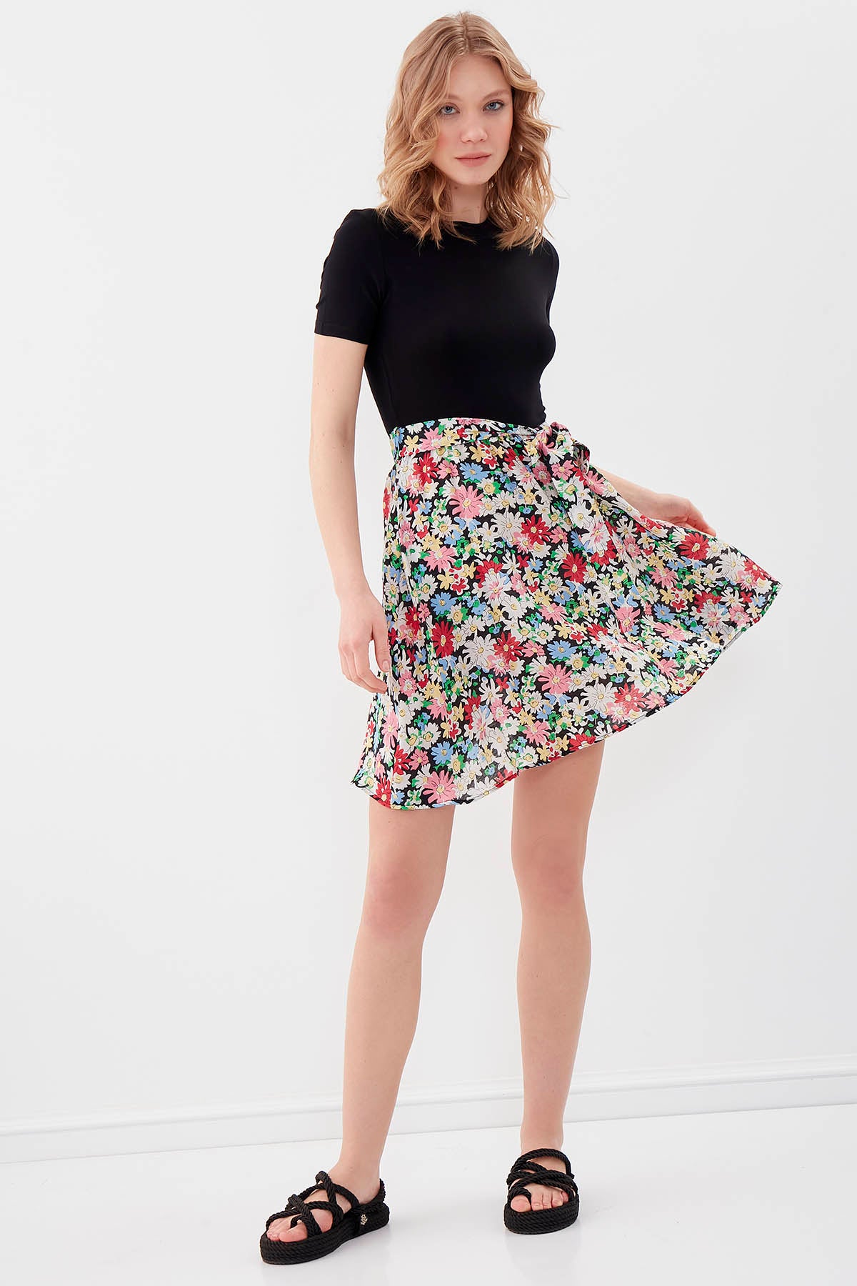 SHORT SLEEVE DRESS WITH ROUND COLLAR & MULTICOLOR PATTERN