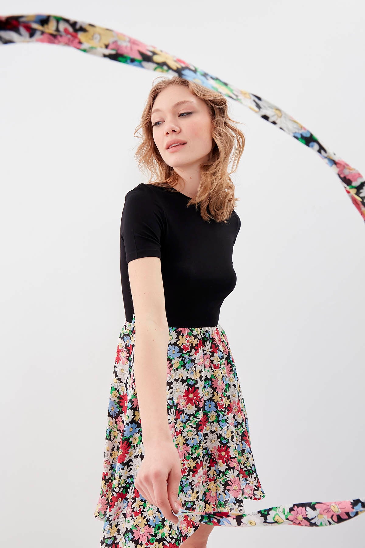 SHORT SLEEVE DRESS WITH ROUND COLLAR & MULTICOLOR PATTERN