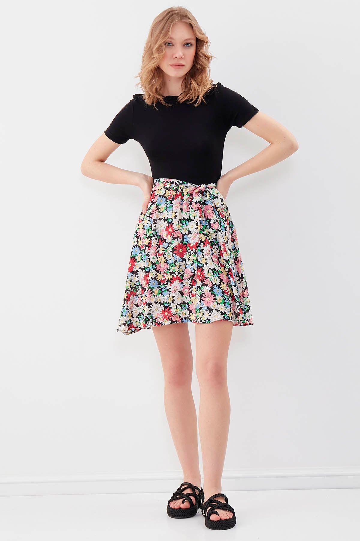 SHORT SLEEVE DRESS WITH ROUND COLLAR & MULTICOLOR PATTERN