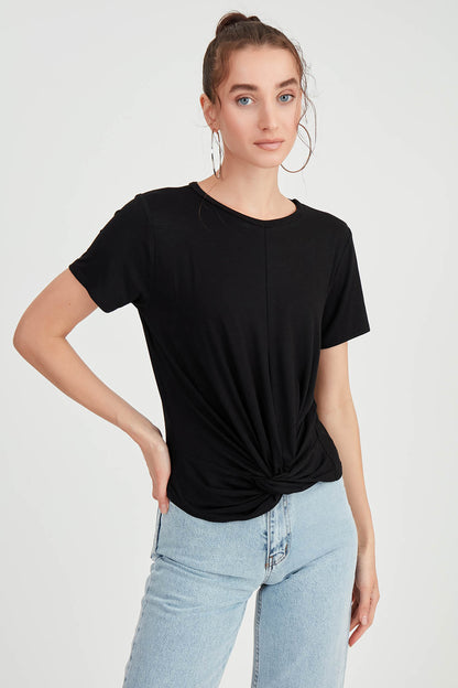 ROUND COLLAR FRONT CURVED T-SHIRT