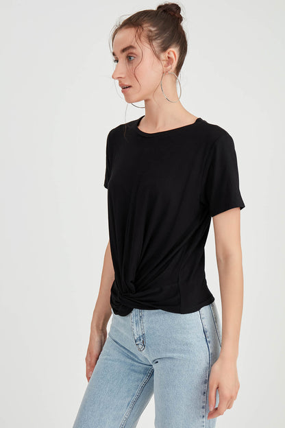 ROUND COLLAR FRONT CURVED T-SHIRT