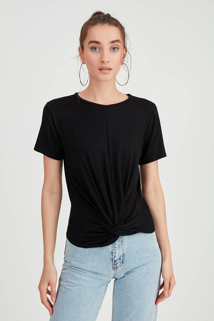 ROUND COLLAR FRONT CURVED T-SHIRT