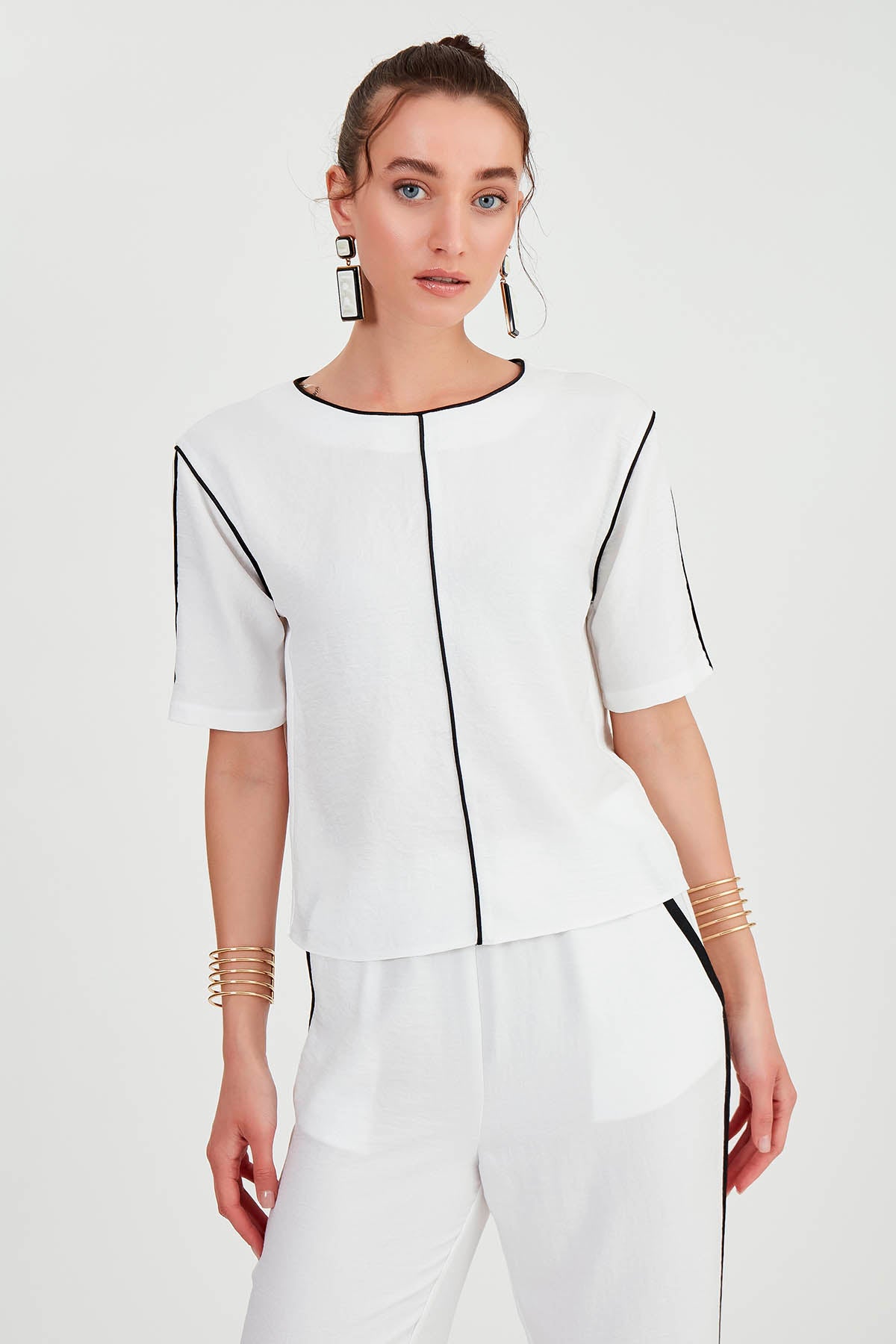 ROUND COLLAR STRIPE DETAILED BLOUSE