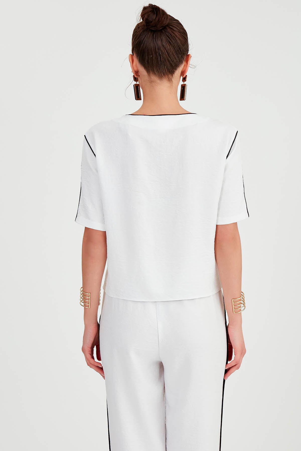 ROUND COLLAR STRIPE DETAILED BLOUSE