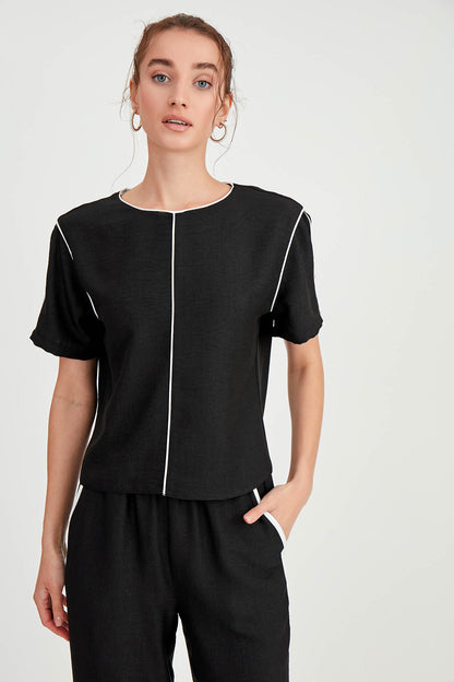 ROUND COLLAR STRIPE DETAILED BLOUSE