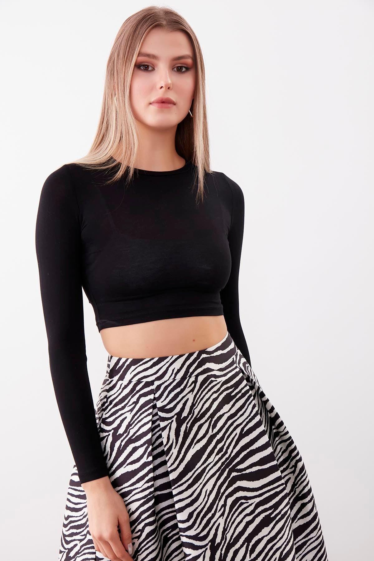 ROUND COLLAR LONG SLEEVE CROP BLOUSE