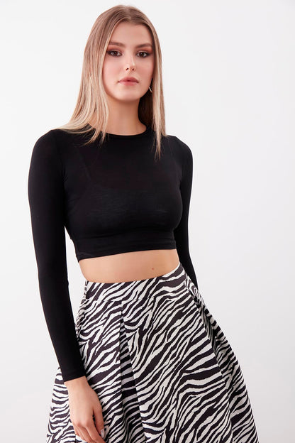 ROUND COLLAR LONG SLEEVE CROP BLOUSE