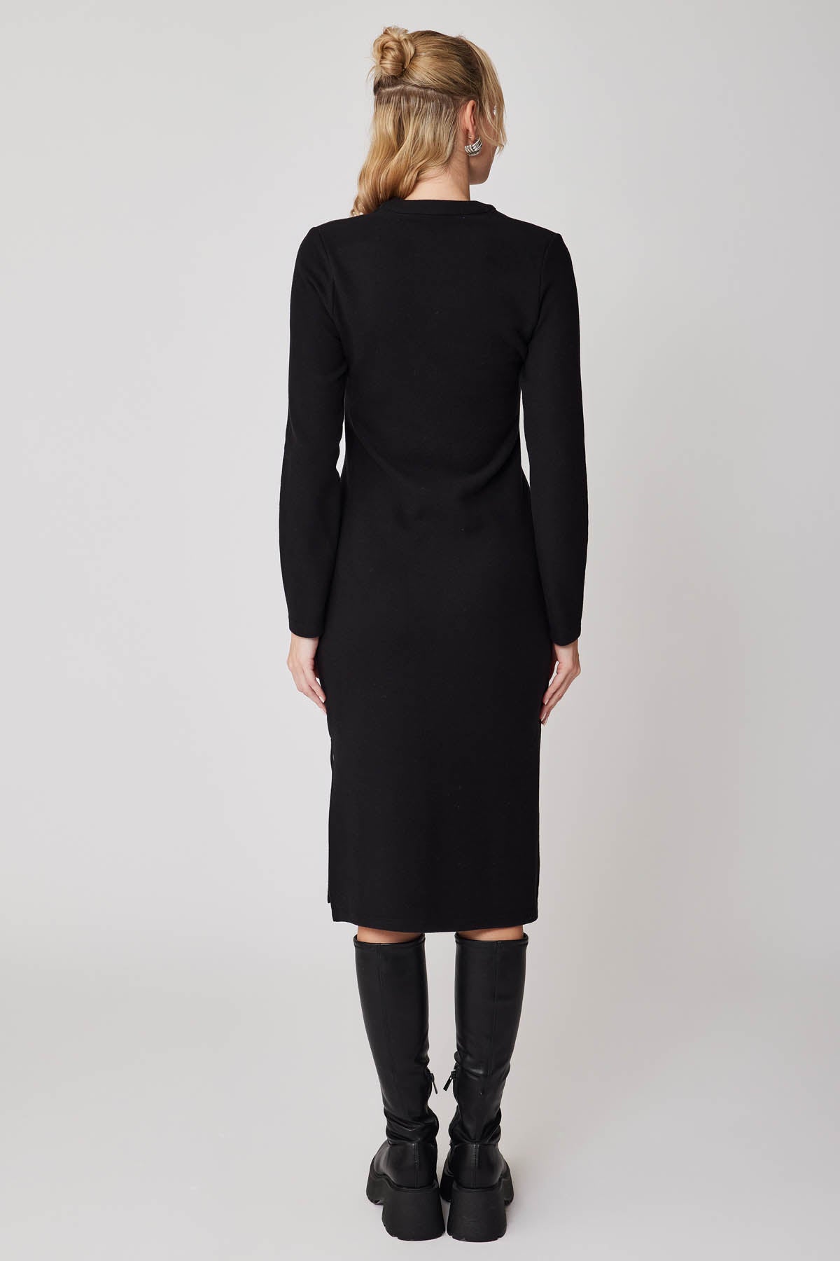 ROUND COLLAR LONG KNITTED DRESS