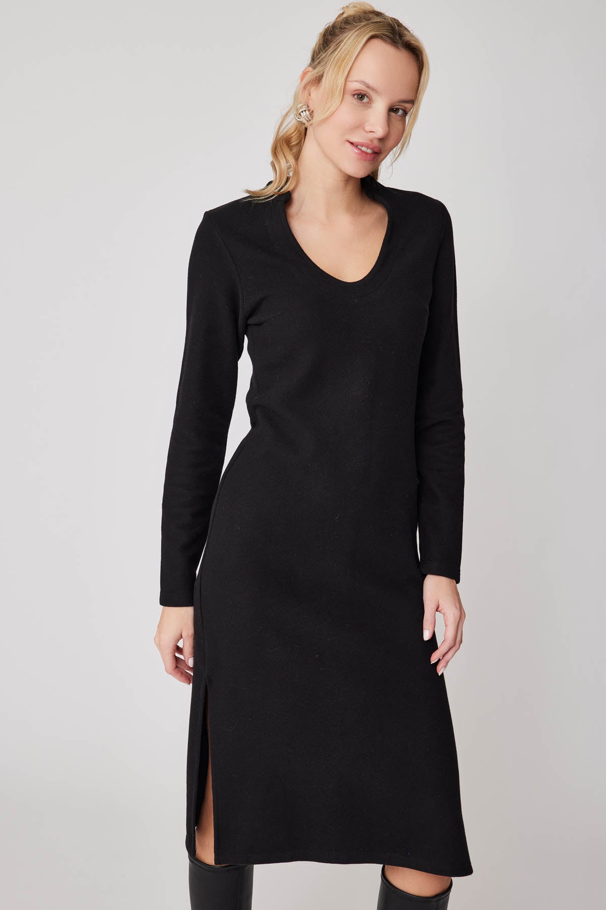 ROUND COLLAR LONG KNITTED DRESS