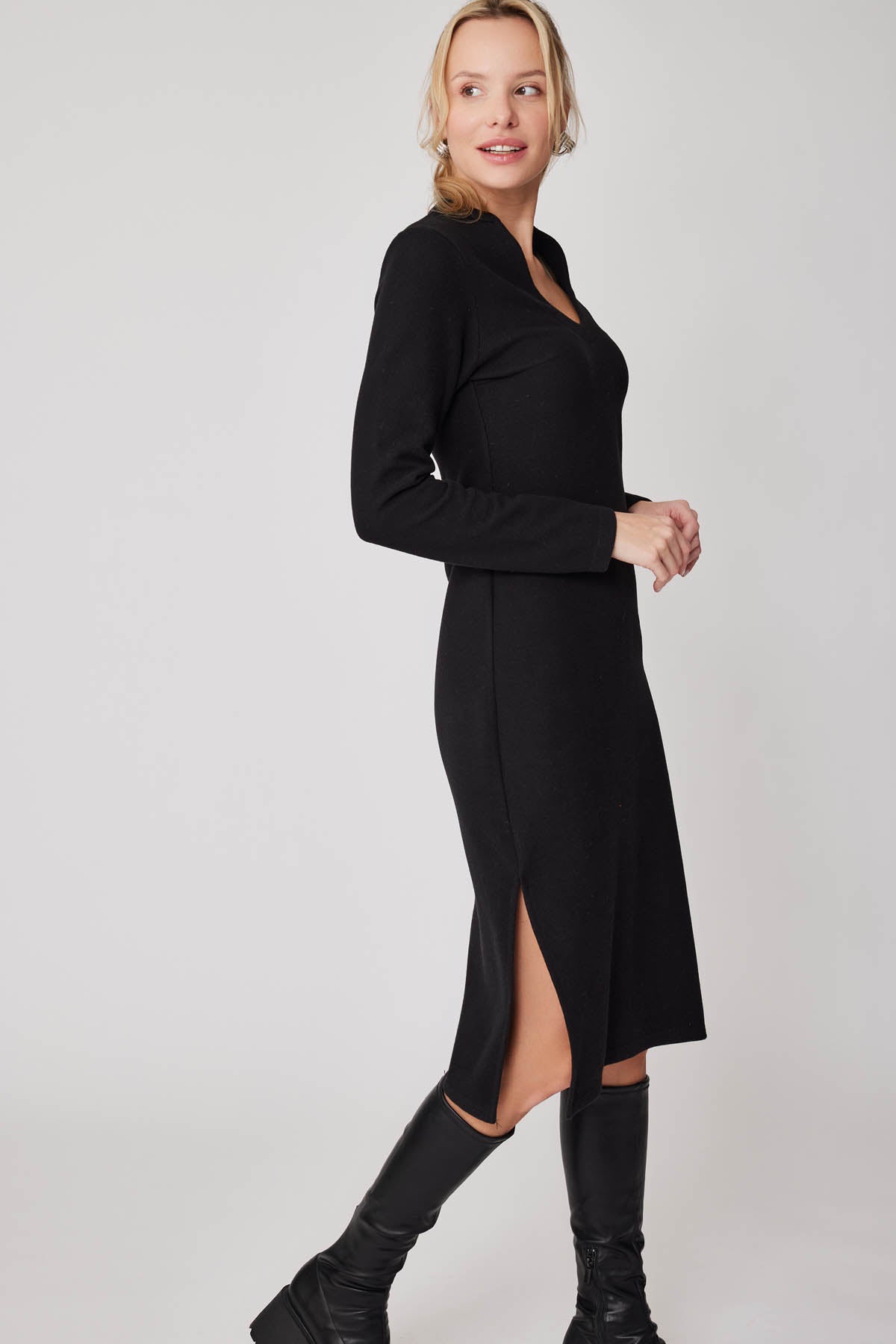 ROUND COLLAR LONG KNITTED DRESS