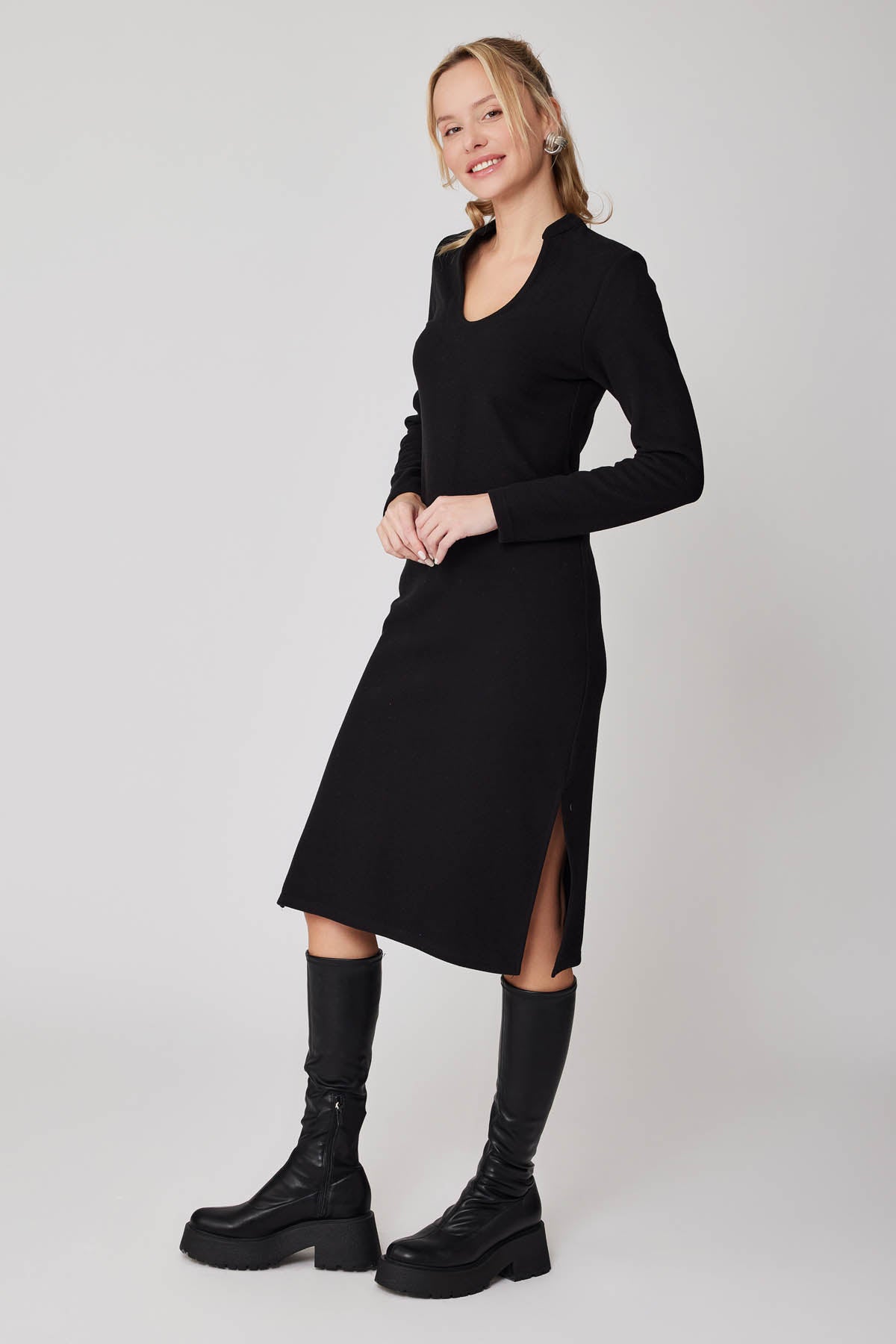 ROUND COLLAR LONG KNITTED DRESS