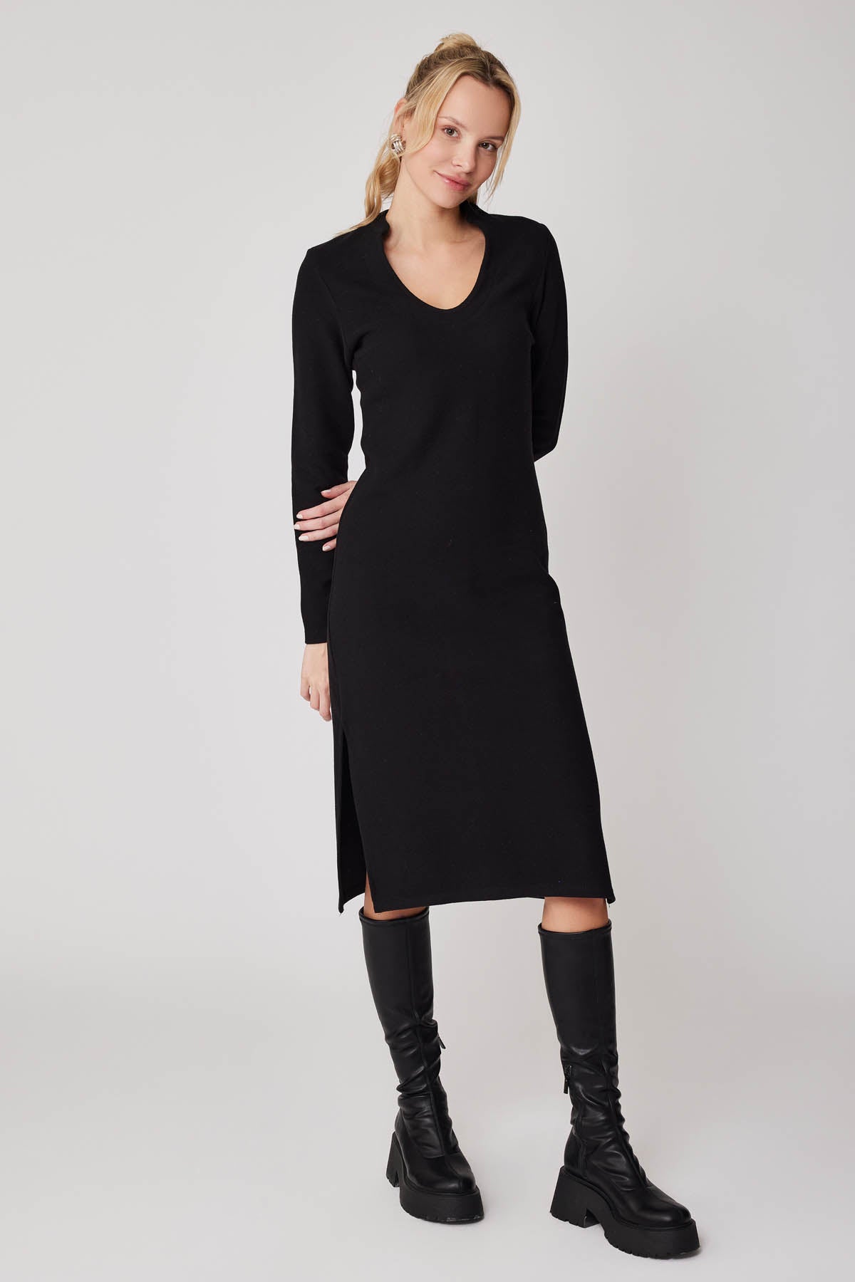 ROUND COLLAR LONG KNITTED DRESS