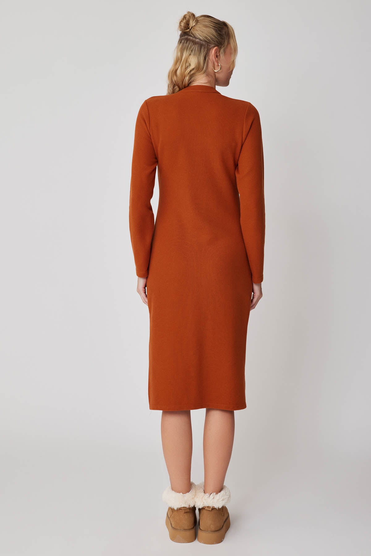 ROUND COLLAR LONG KNITTED DRESS