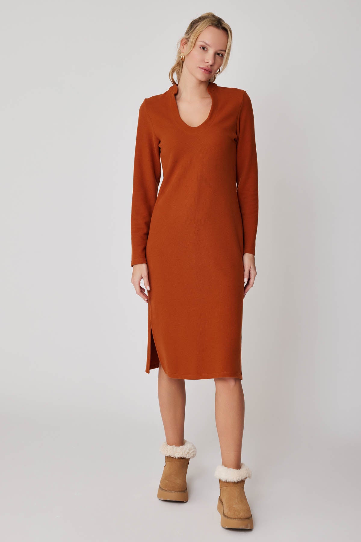 ROUND COLLAR LONG KNITTED DRESS