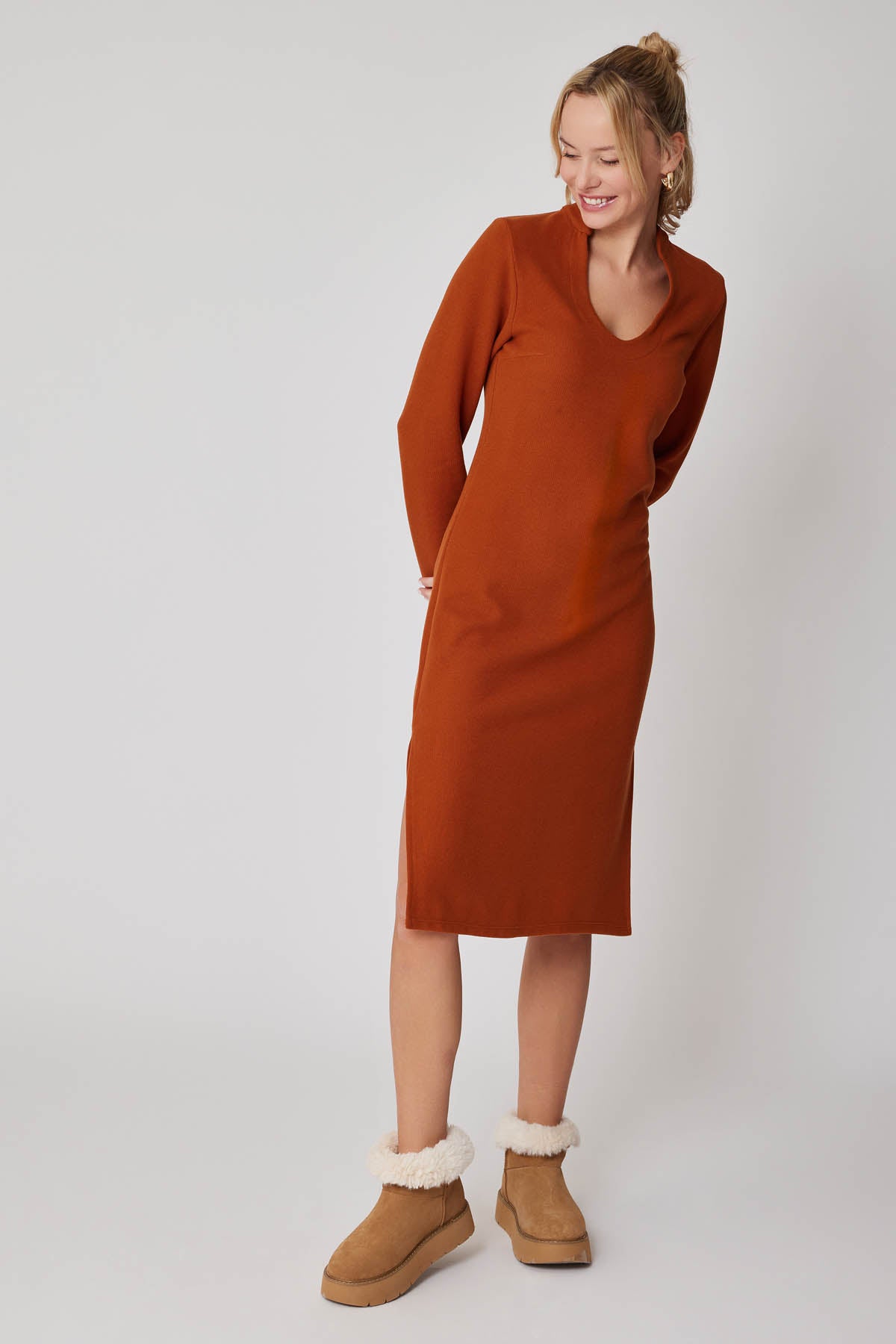 ROUND COLLAR LONG KNITTED DRESS