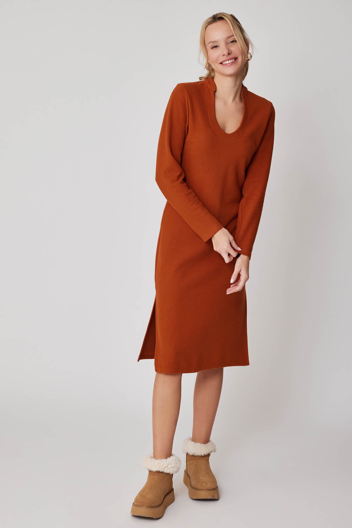 ROUND COLLAR LONG KNITTED DRESS