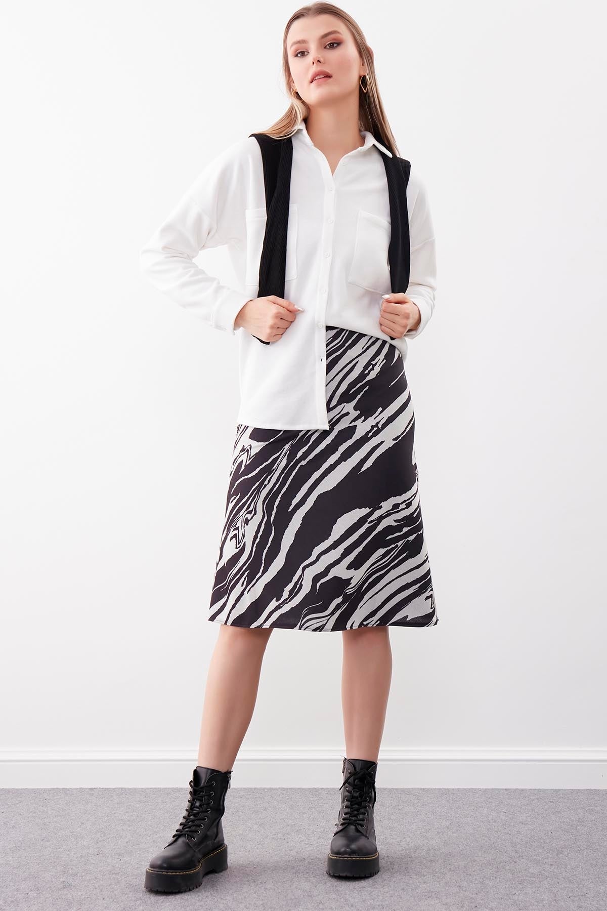 ZEBRA PATTERN WAIST SKIRT