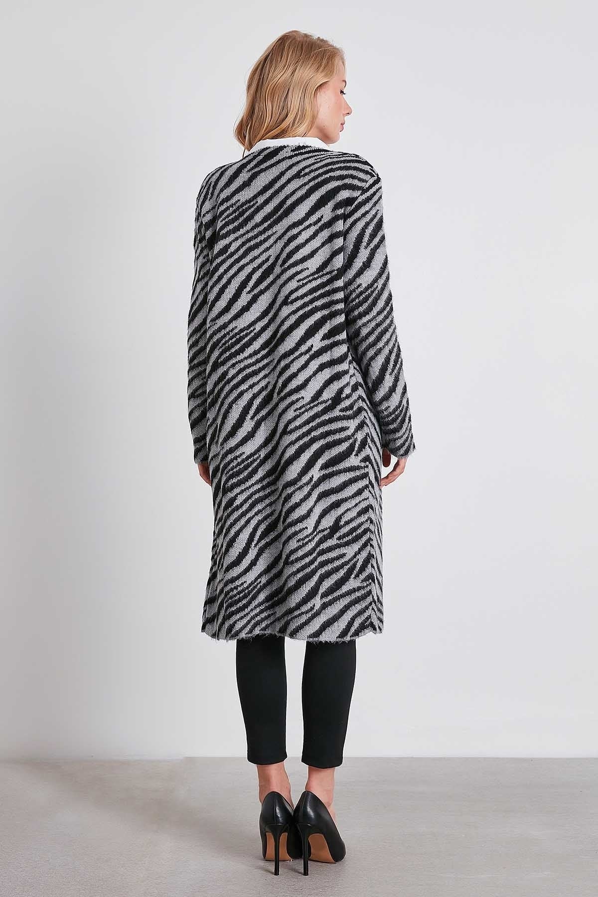ZEBRA PATTERN LONG KNITTED CARDIGAN