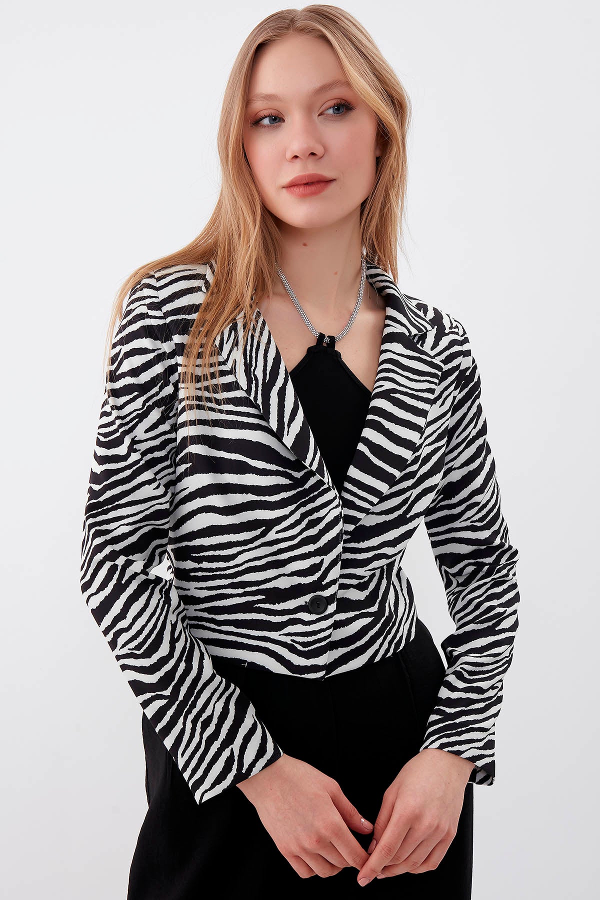 ZEBRA PATTERN SINGLE BUTTON CROP JACKET