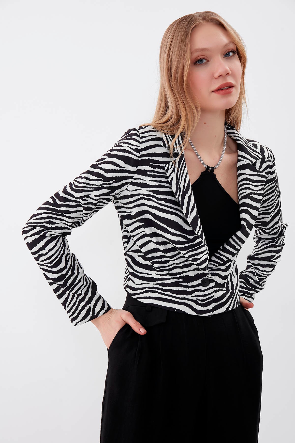ZEBRA PATTERN SINGLE BUTTON CROP JACKET