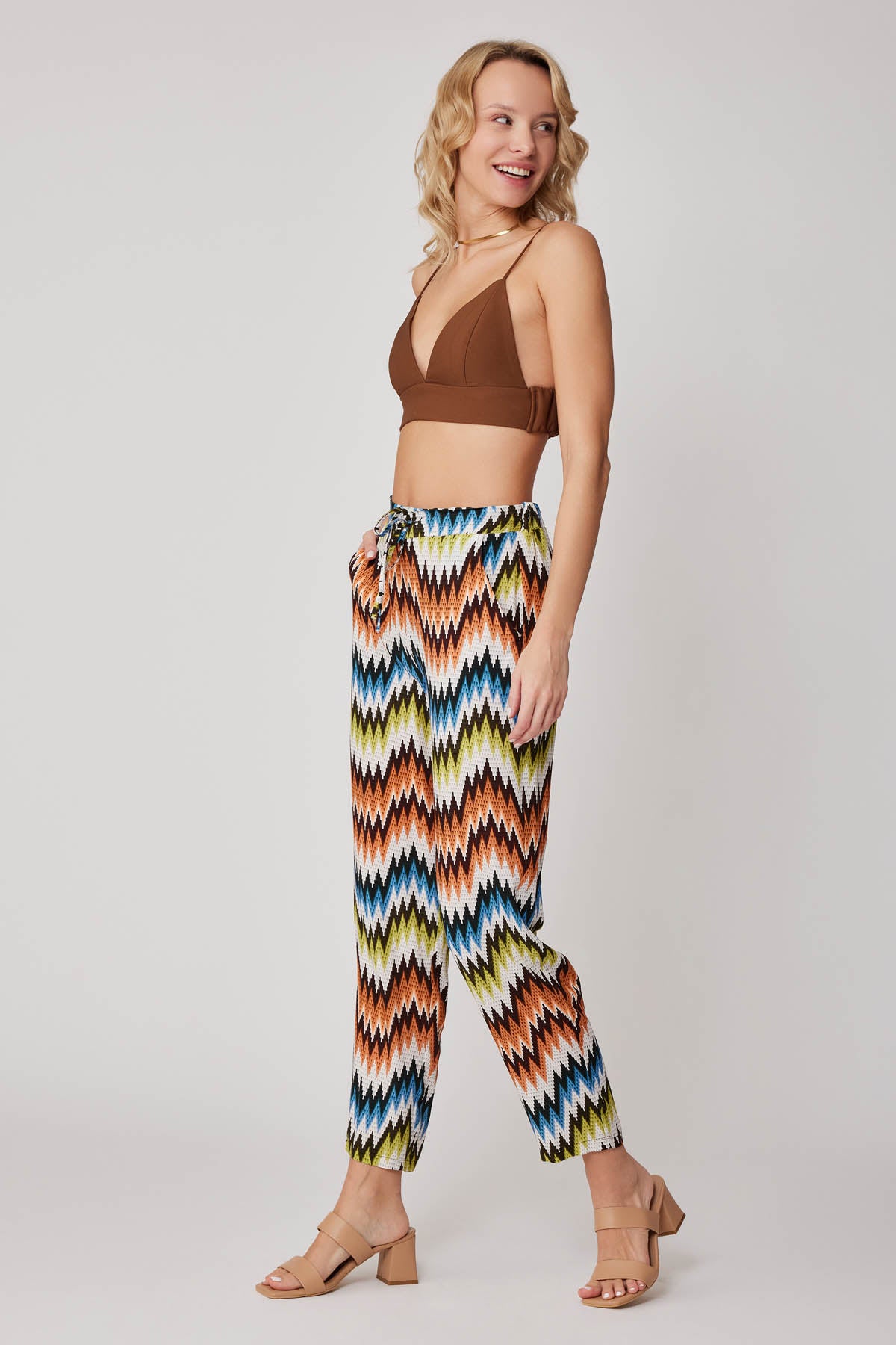 ZIGZAG PATTERNED WAIST BINDING TROUSERS
