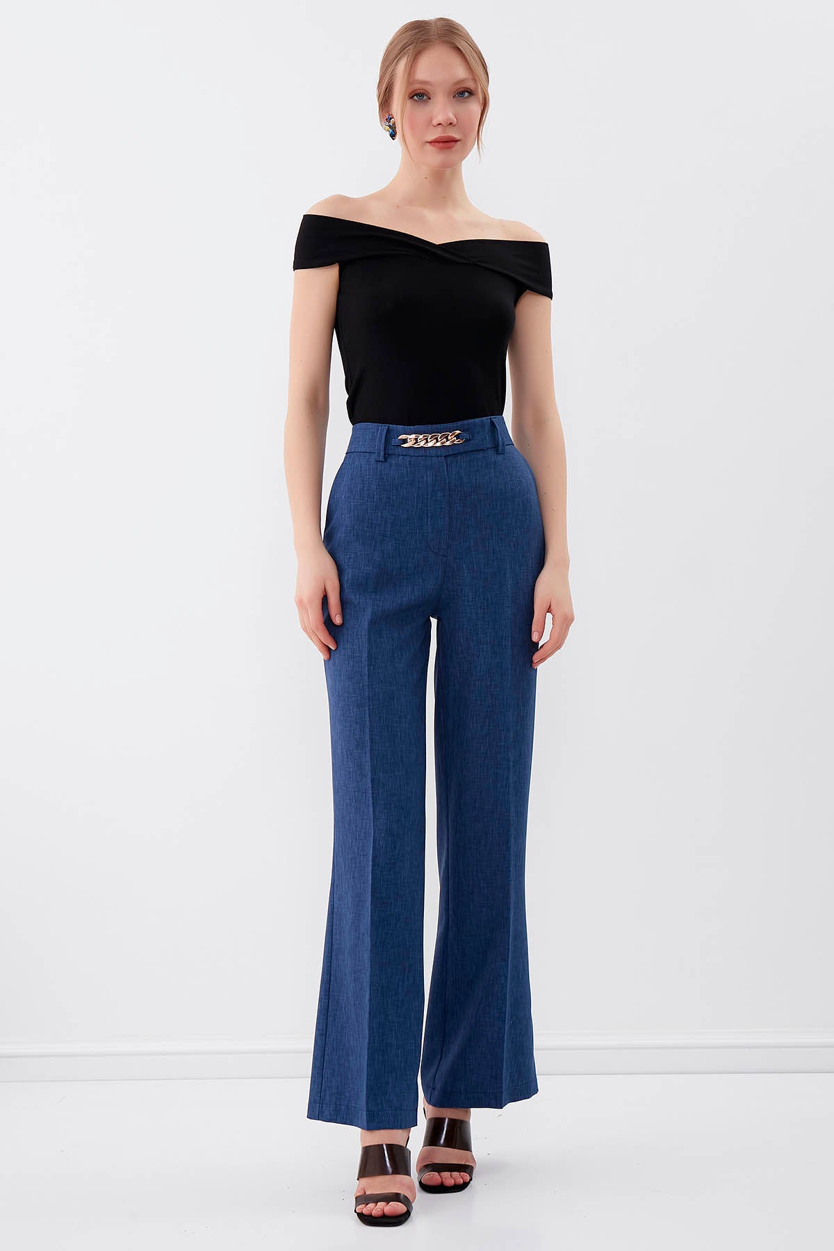 CHAIN DETAILED HIGH-WAIST WIDE-LEG TROUSERS
